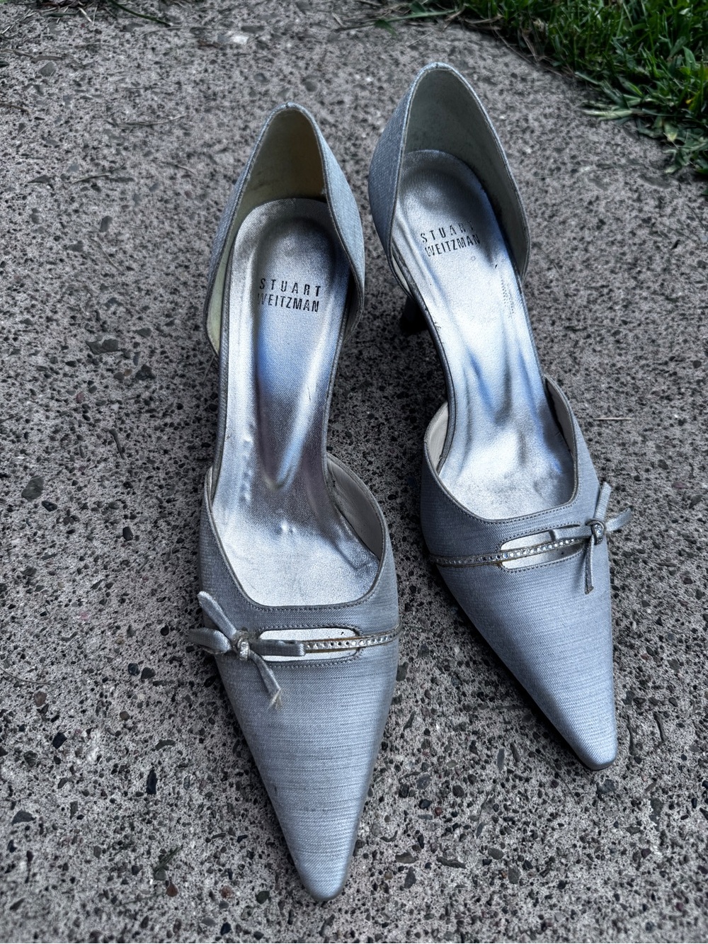 Stuart Weitzman Silver Pointed Toe Kitten Heels Bow Kitten Heel Pump Casual 7,5